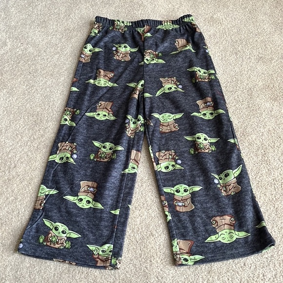 Disney Star Wars Mandalorian pajama set - Picture 3 of 8